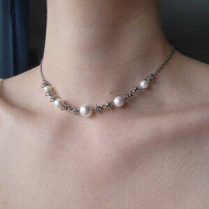 50s Old Hollywood style white pearls and silver chainmaille choker necklace